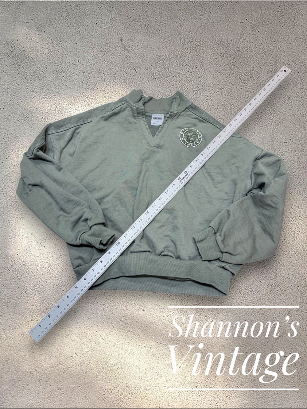 Gymshark Legacy oversized Women’s sz Small V-notch collar sweatshirt A9